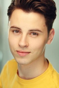 Charlie Watson interpreta Albert