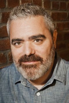 Anthony DeVito interpreta Liberal Dad