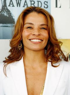 Jenny Lumet interpreta Nancy Bosch / Mrs. Bobby Texador