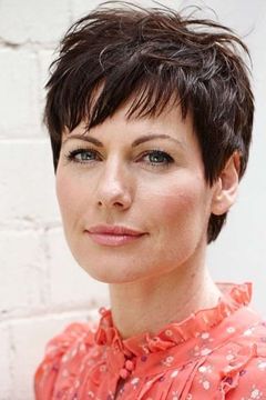 Lisa Chappell interpreta Claire McLeod