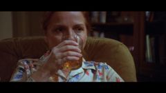 Jeanne Austin interpreta Mrs. Harper