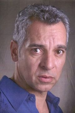 Andrew Castillo interpreta Seaplane Pilot (uncredited)