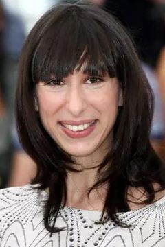 Maricel Álvarez interpreta Reporter at Movie Premiere