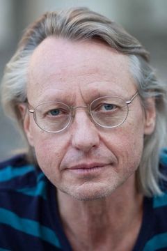 Andreas Wimberger interpreta Frank Treptow