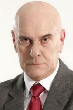 Jorge Cao interpreta Alonso Olarte