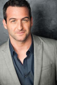Jeff Cannata interpreta Additional Voices (voice)