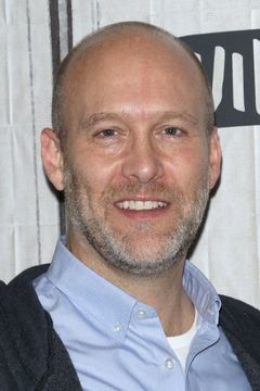 Stephen McFeely interpreta SHIELD Interrogator #2