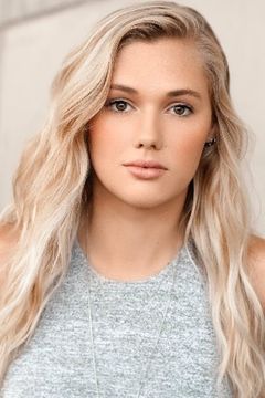 Karis Cameron interpreta Heather