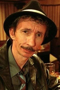 Patrick Murray interpreta Bellboy
