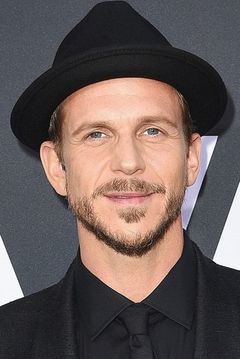 Gustaf Skarsgård interpreta Andrejs Voss