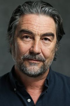 Nathaniel Parker interpreta Agravaine de Bois