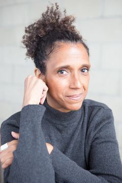 Michèle Lonsdale Smith interpreta Michelle