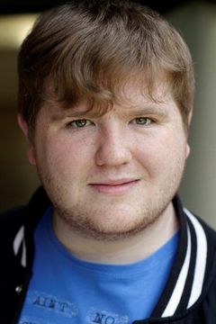 Ethan Lawrence interpreta Woody