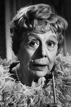 Edith Evans interpreta Rev. Mother Emmanuel