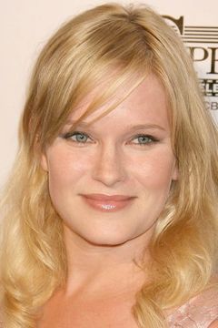 Nicholle Tom interpreta Ryce Newton