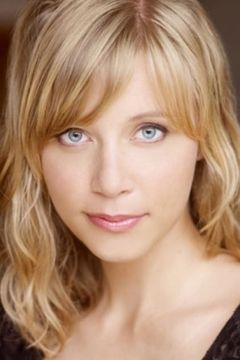 Tara Koehler interpreta Anneli Oskarsson