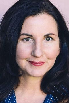 Stephanie Escajeda interpreta Constance Klurb (voice)