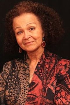 Lizan Mitchell interpreta Ma Pollard