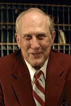 George Martin interpreta Judge Baker (as George N. Martin)