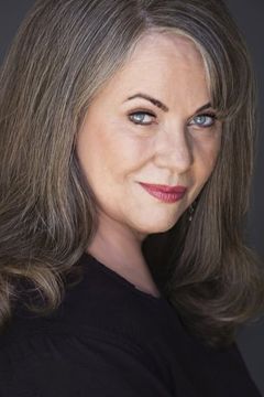 Mona Lee Fultz interpreta Bobbie