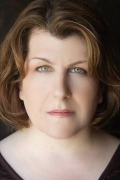 Alison White interpreta Mrs. Faley