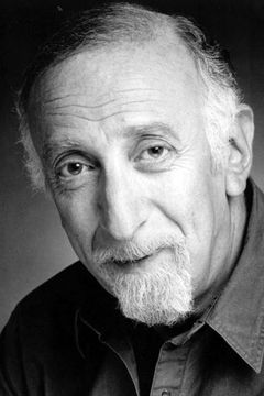 Tony Jay interpreta Vladimir Maximovitch