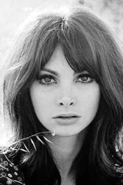 Toni Basil interpreta (uncredited)