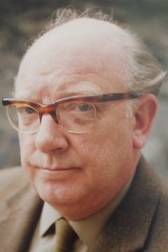 Arthur Lowe interpreta Charles Slomer