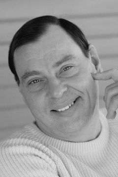 Larry Drake interpreta Ramsey Hogan