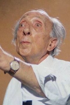 Renato Chiantoni interpreta Agostino, contabile di Capece