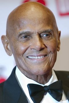 Harry Belafonte interpreta self (archive footage)