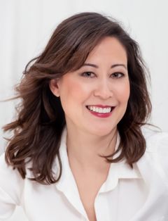 Catherine Kamei interpreta Police Officer