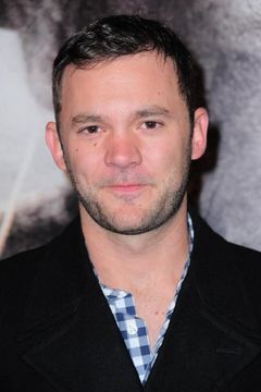 Austin Hébert interpreta Warrant Officer Roberts