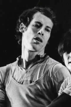 Tom Rawe interpreta Dancer