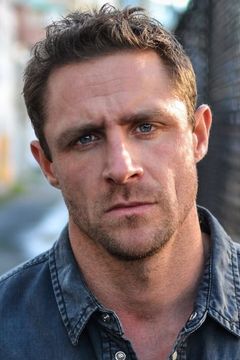 Steve Baran interpreta Rocco