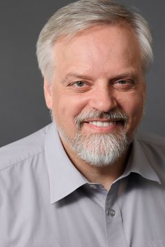 Bob Gebert interpreta Security Guard