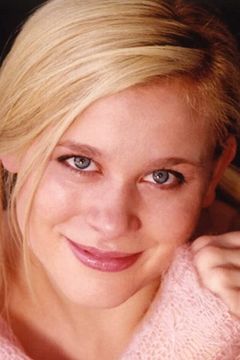 Tarah Paige interpreta Tricia Skilken
