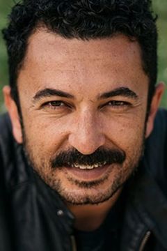 Toygan Avanoğlu interpreta Pusan Army Officer