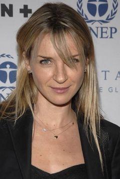 Ever Carradine interpreta Kelly Ludlow