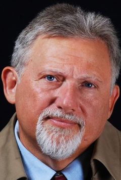 John William Young interpreta Executive #2