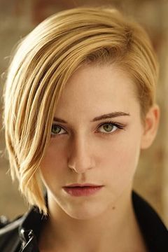 Celine du Tertre interpreta Little Girl on Street