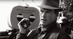 Craig Huston interpreta Radio operator