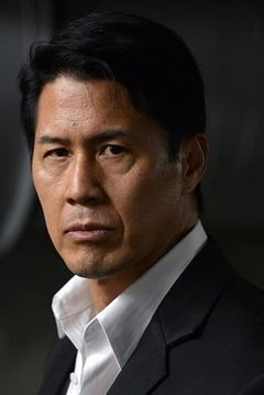 Clint Jung interpreta Gareth Chang
