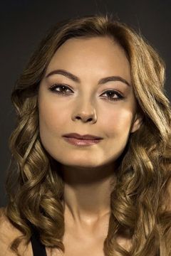 Özge Özder interpreta Kıvılcım Boysal