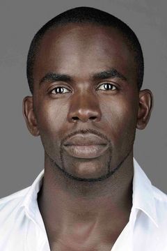 Jimmy Akingbola interpreta Andrew