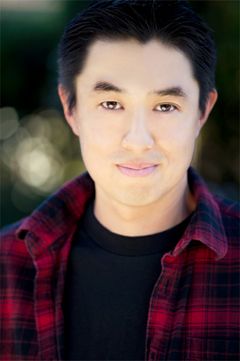 David Chen interpreta Additional Voices (voice)