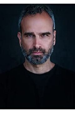 Gerald Kyd interpreta Rex Callaghan