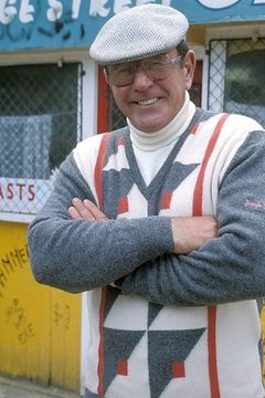 Mike Reid interpreta Doug