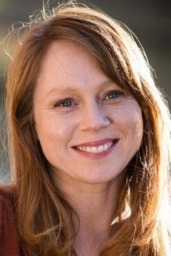 Hayley McElhinney interpreta Penny