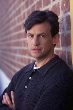 Peter Frechette interpreta Peter Hammond
